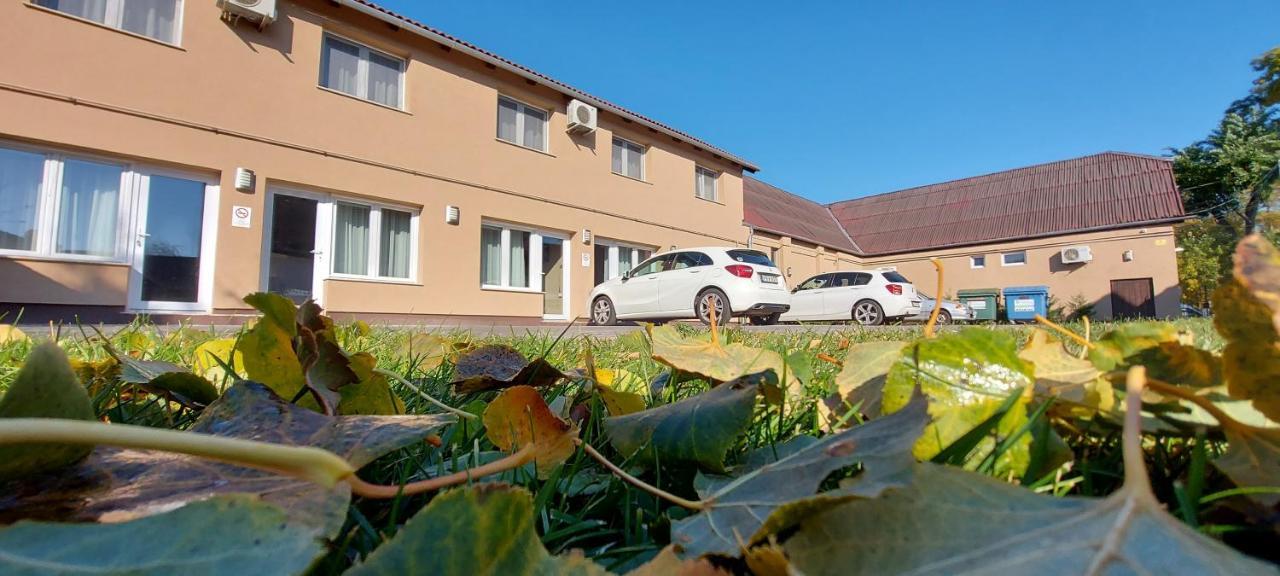 فندق Park 84 Vendeghaz فيتْشيش المظهر الخارجي الصورة